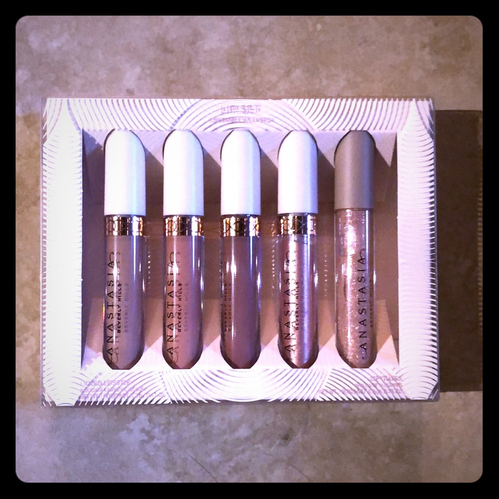 Anastasia Beverly Hills lip set
